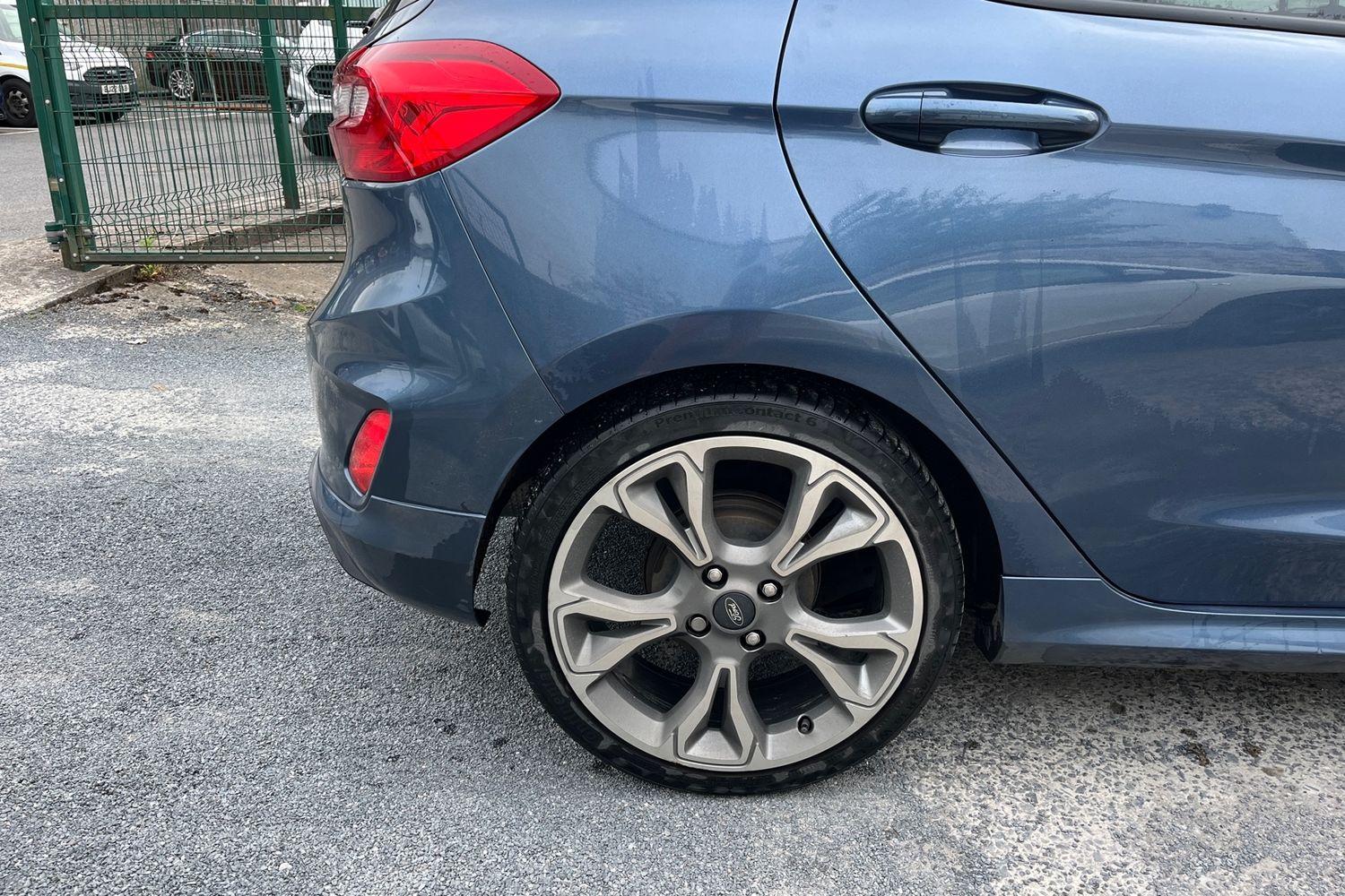 Ford FIESTA Photo 7