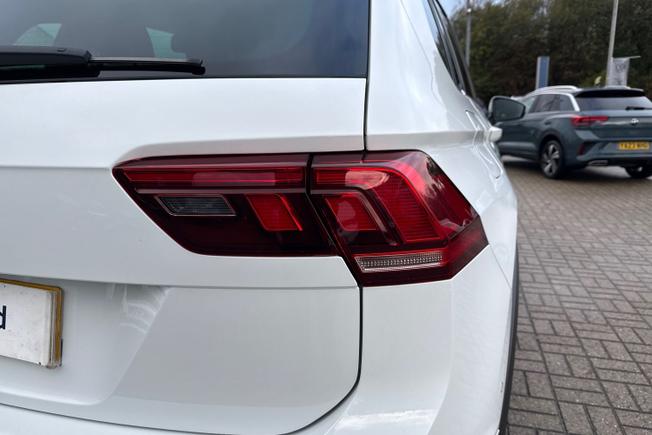 VOLKSWAGEN Tiguan Photo 18
