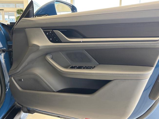 PORSCHE Taycan Photo 20