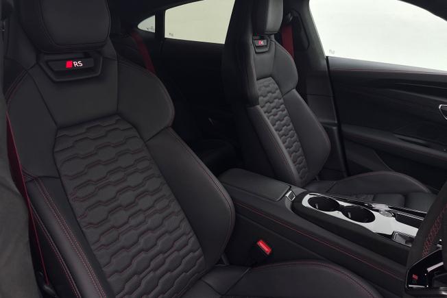 AUDI RS e-tron GT Photo 28