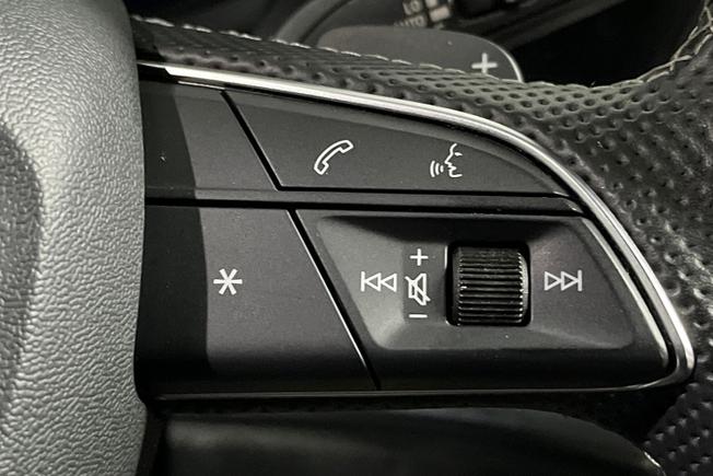 AUDI Q3 Photo 17