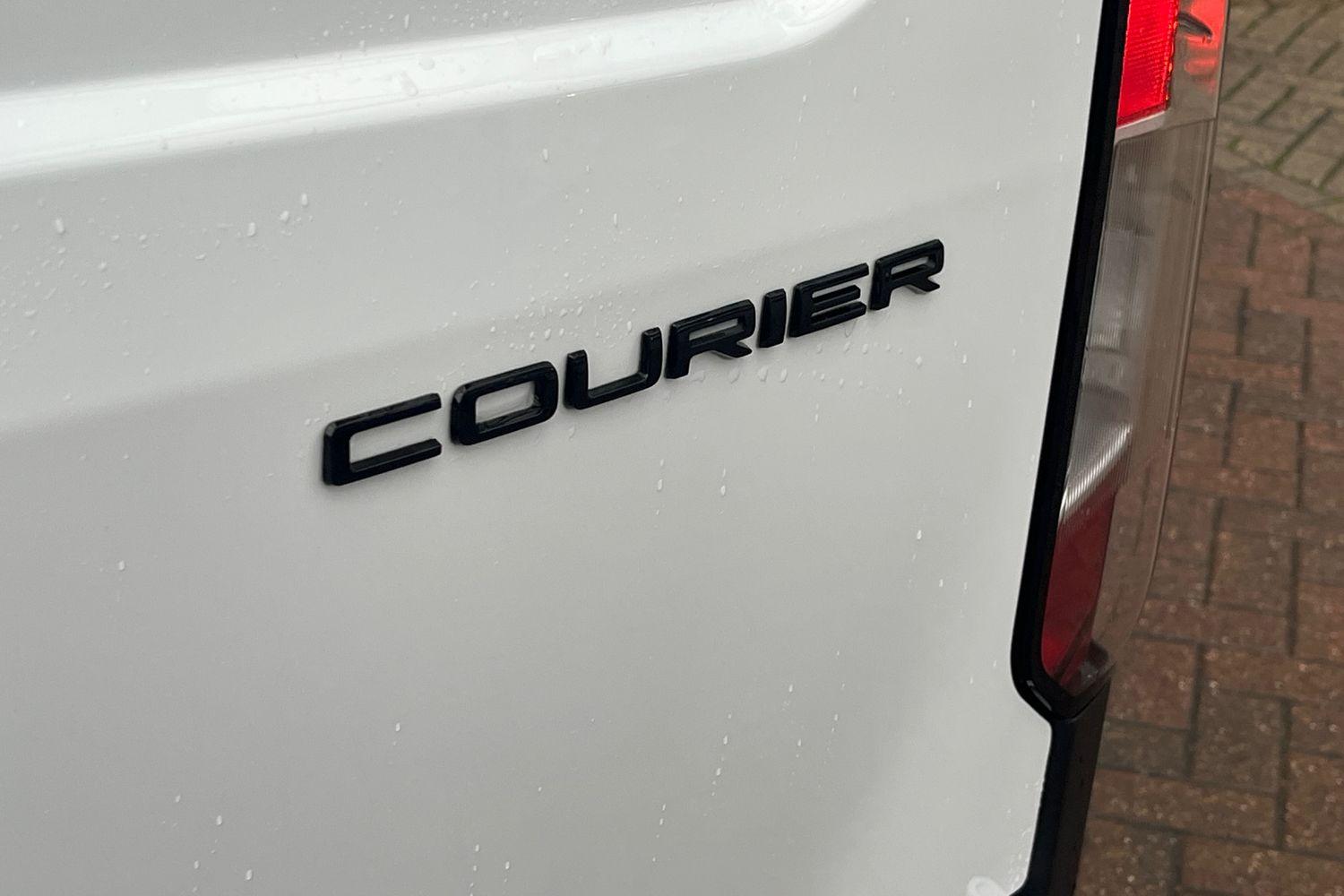 Ford E-TRANSIT COURIER Photo 18