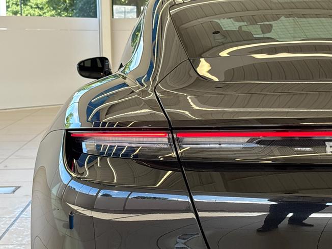 PORSCHE Taycan Photo 23