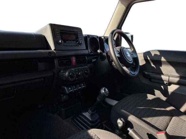 Suzuki Jimny Photo autoimg-7e4ab669ab17f66bd1757724b1938aab0e17b003.jpg