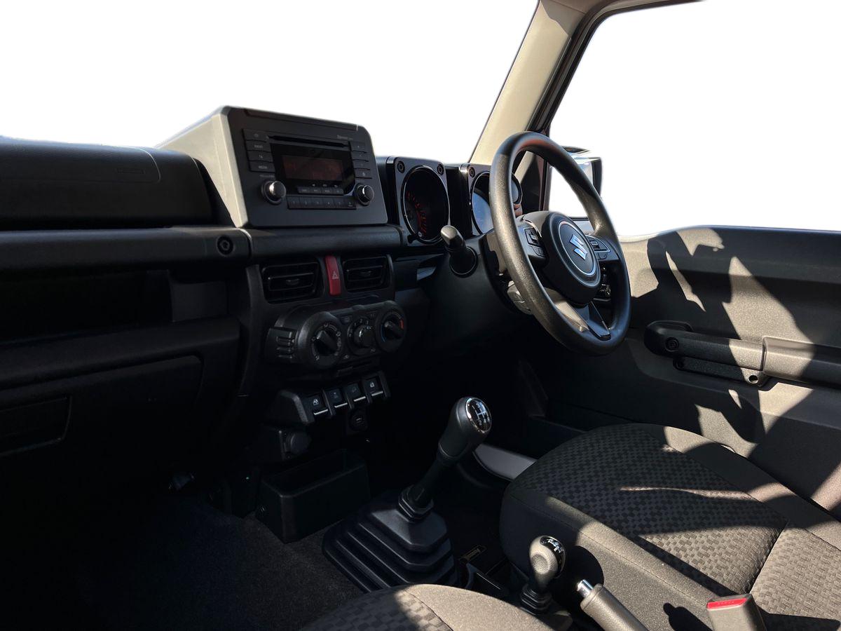 Suzuki Jimny Photo 2