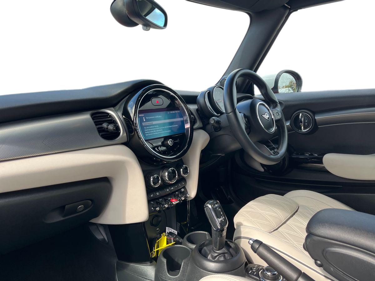 MINI Convertible Photo 2