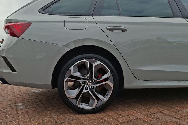 ŠKODA Octavia Photo 5
