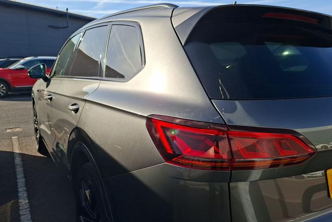 VOLKSWAGEN Touareg Photo 18