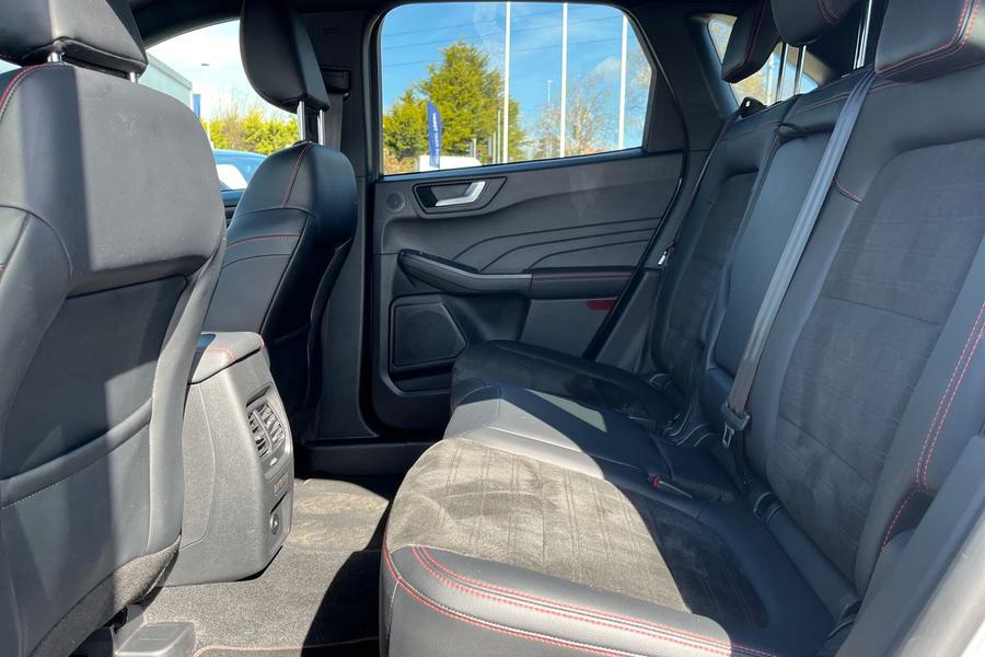 Ford Kuga Photo autoimg-7e5057e115ecad1b2d54148cfd98e4def2f6f252.jpg