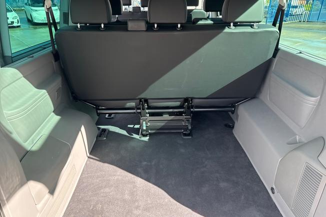 Volkswagen Transporter Shuttle Photo 12