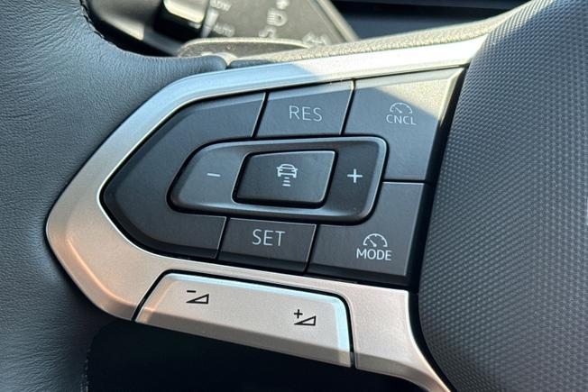 VOLKSWAGEN Tiguan Photo 16