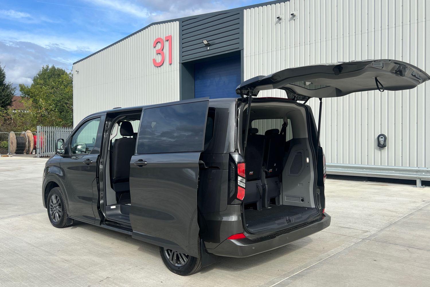 Ford TOURNEO CUSTOM Photo 6