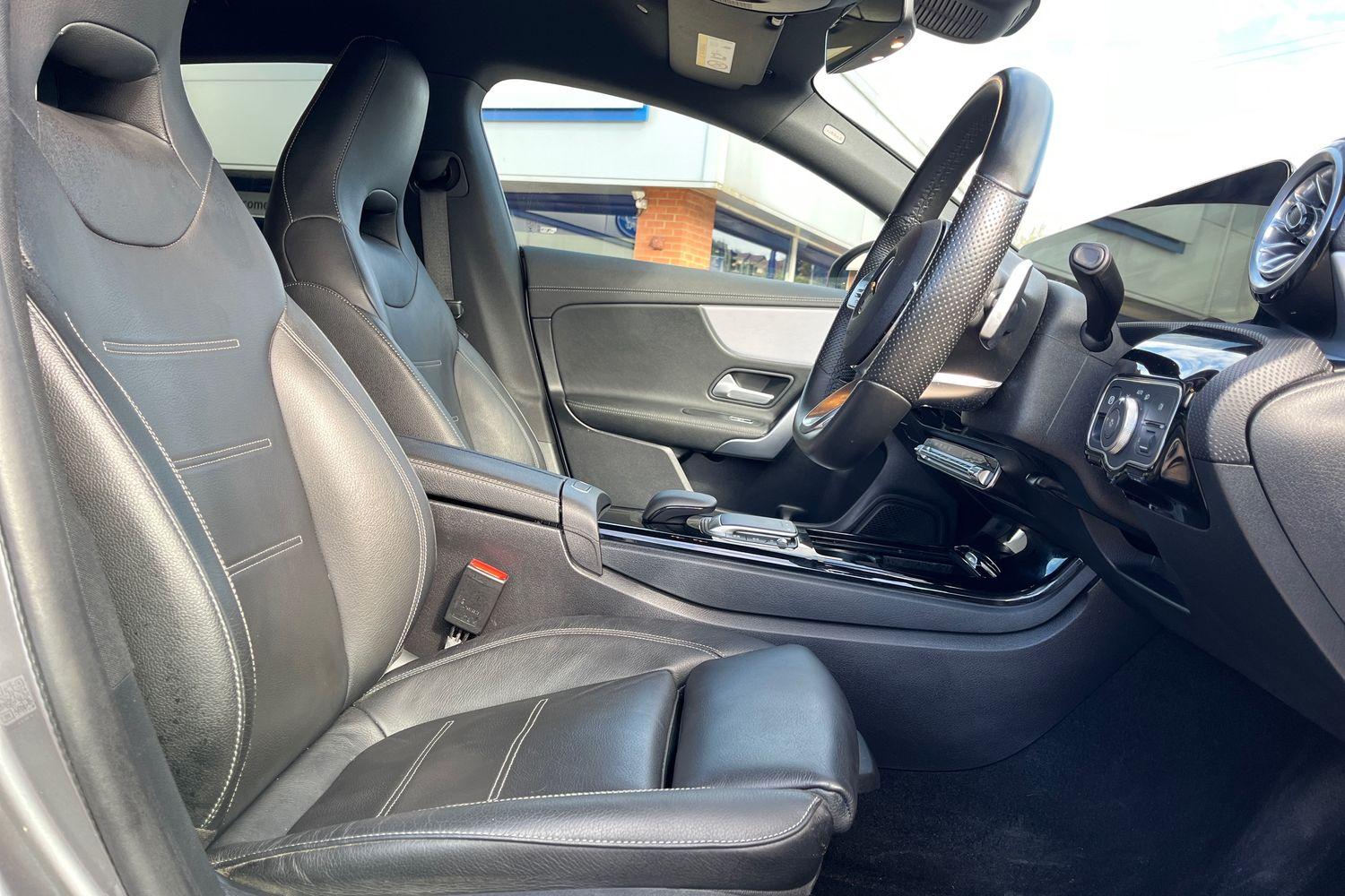 Mercedes-Benz CLA Photo 16