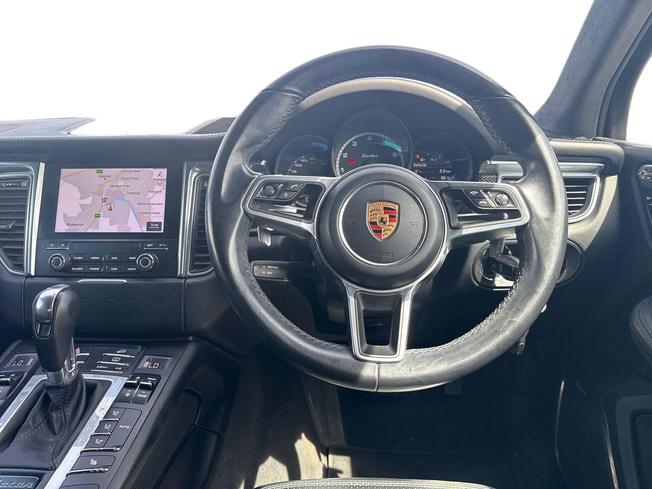 PORSCHE Macan Photo 11