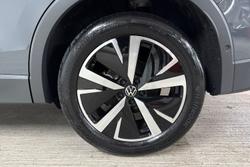 VOLKSWAGEN Tiguan Photo 5