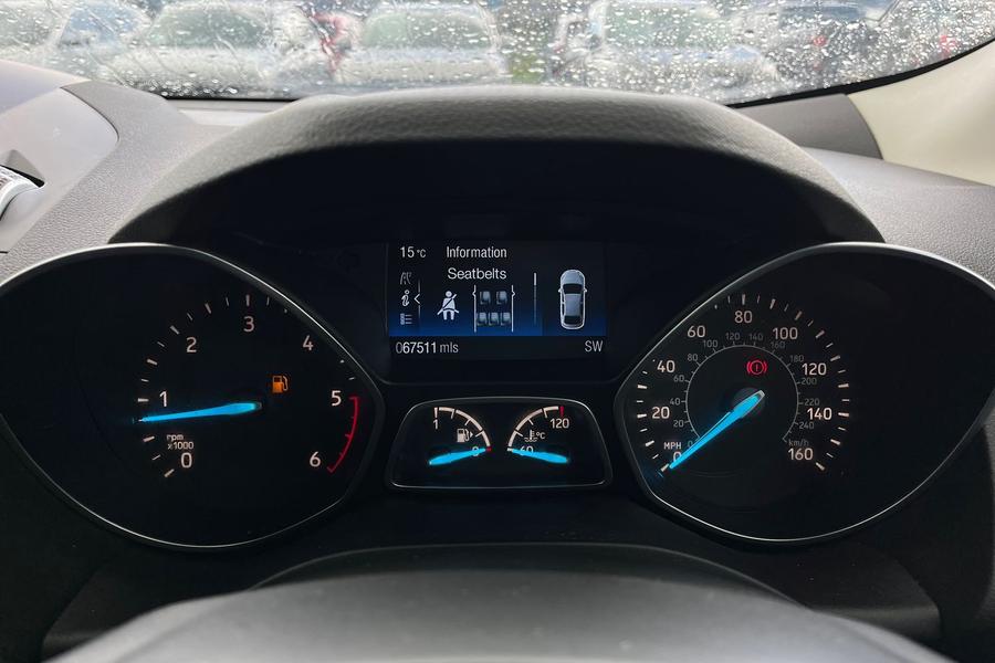 Ford KUGA Photo autoimg-7e78fcbd376df97a08d6489409373ad1f935e9bd.jpg