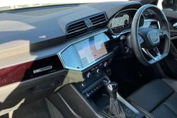 AUDI Q3 Photo 2