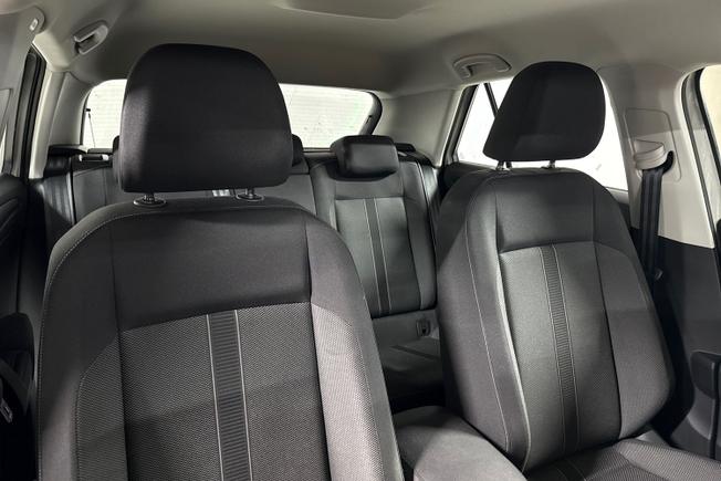 VOLKSWAGEN T-Roc Photo 25