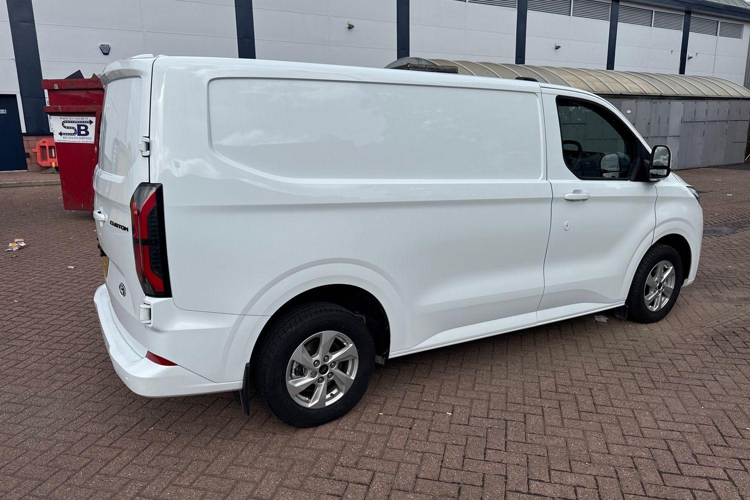 Ford E-TRANSIT CUSTOM Photo 6
