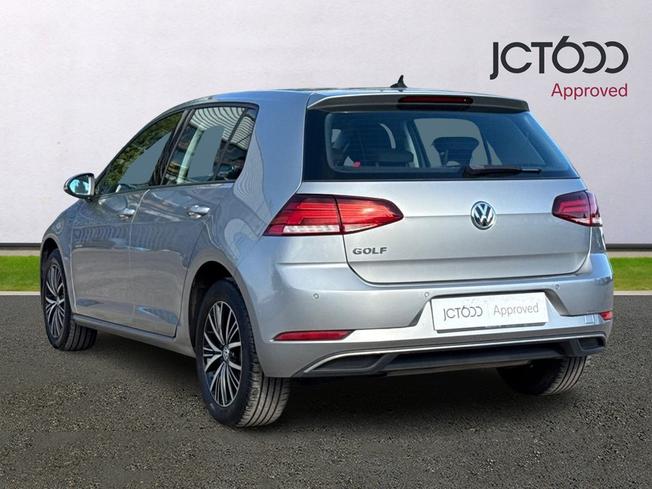 VOLKSWAGEN Golf Photo 3