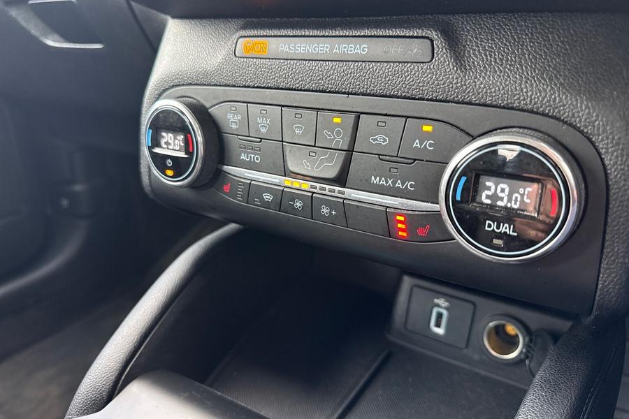 Ford FOCUS Photo autoimg-7e95b4ade199ab3fdd9358b51145e5e3c8cddc88.jpg