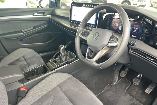 Volkswagen Golf Photo autoimg-7e9651b255407a681619d7068bf132c5c3f3c8ab.jpg