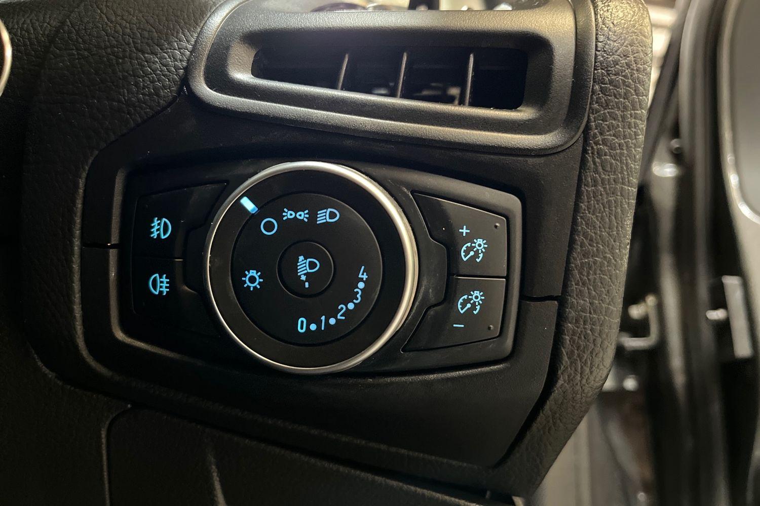 Ford FOCUS Photo 24