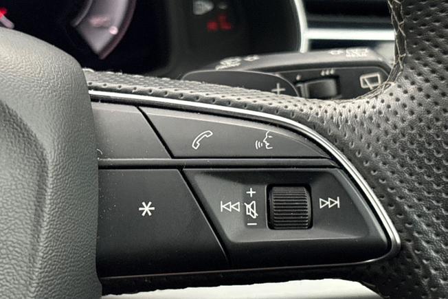 AUDI Q8 Photo 17