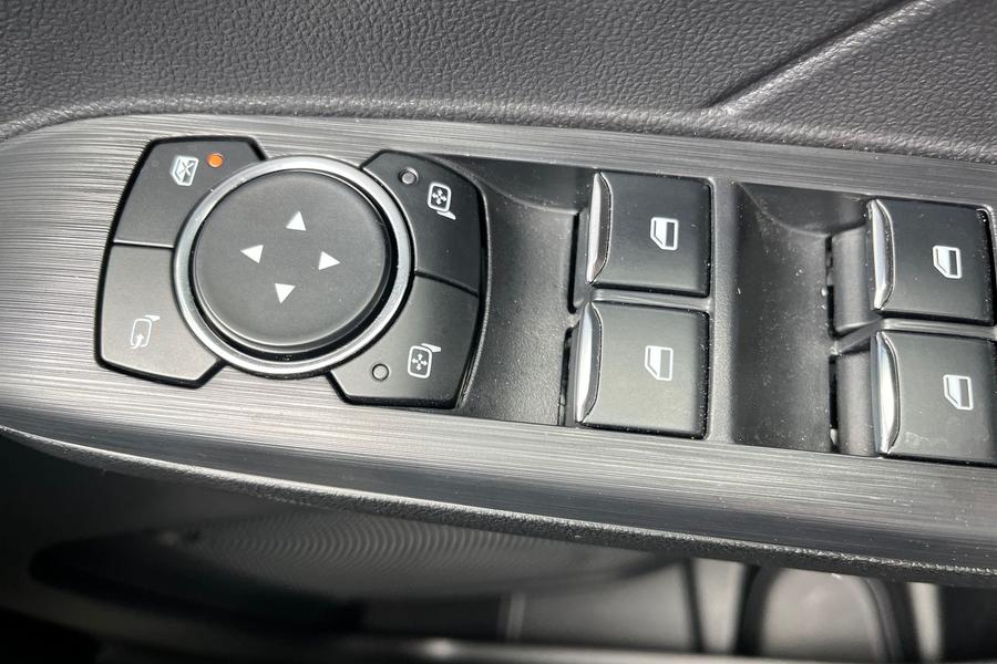 Ford Kuga Photo autoimg-7ea217576cc34bc001fc4b3a145ebd3e4d8e3834.jpg