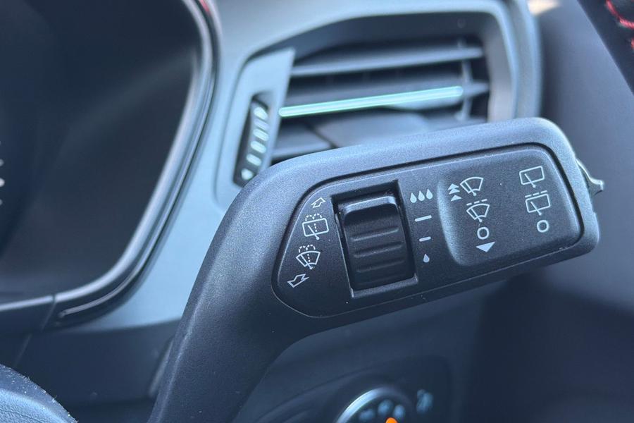 Ford FOCUS Photo autoimg-7ea27b60a24c3a0ba57a7e6a9a7957f9d760ebfd.jpg