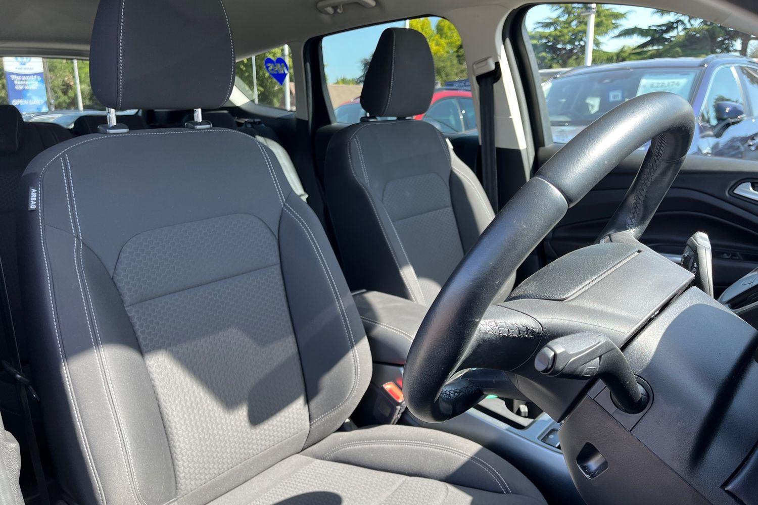 Ford KUGA Photo 16