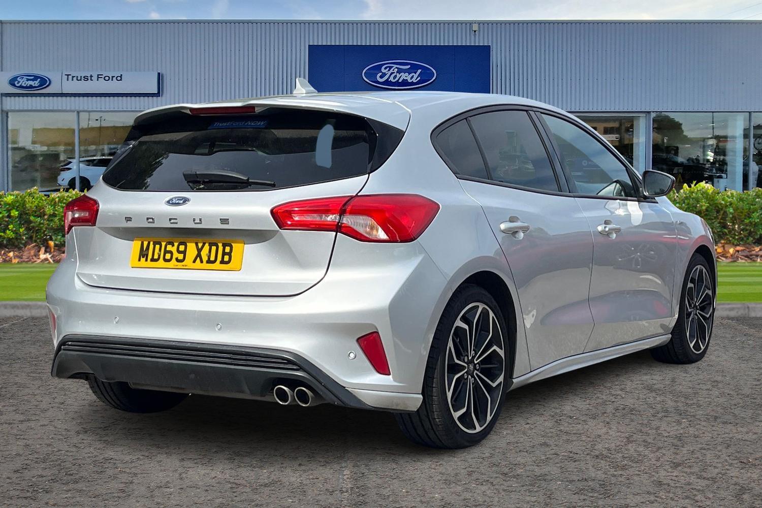 Ford Focus Photo 3