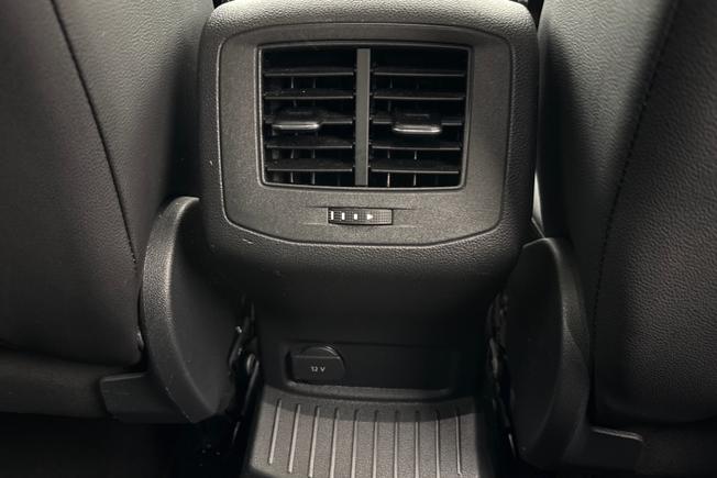 VOLKSWAGEN T-Roc Photo 23