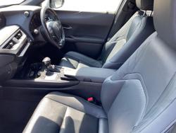 LEXUS UX Photo 2