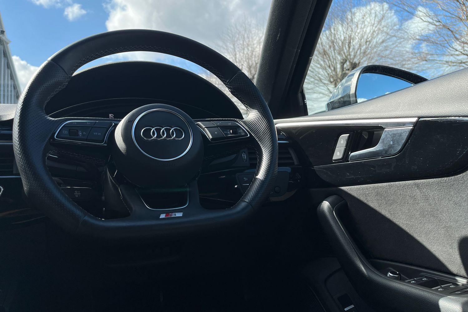 Audi A4 Photo 11