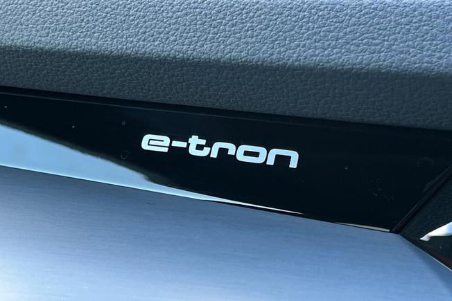 AUDI Q8 E-Tron Photo 34