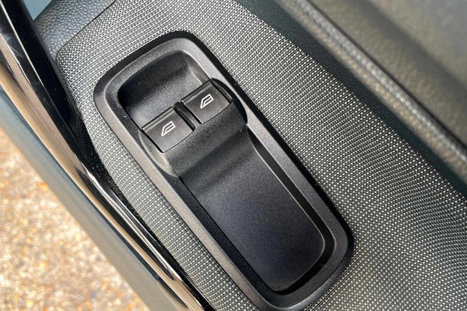 FORD FIESTA Photo 15