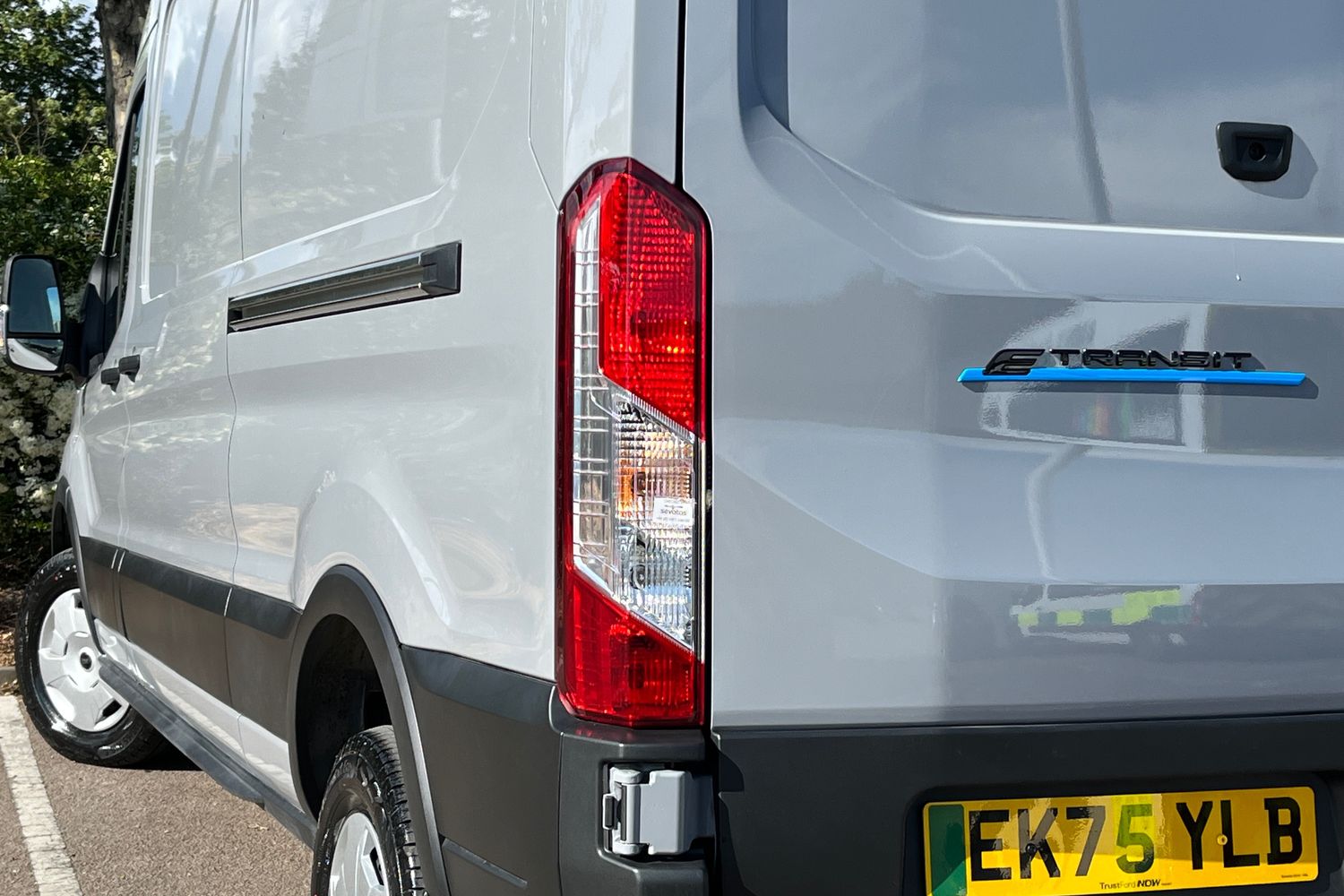 Ford E-TRANSIT Photo 28