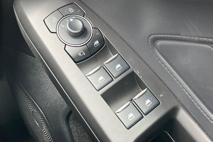 Ford FOCUS Photo autoimg-7ed091f834e29adad4e99847f2212b7f246354d4.jpg