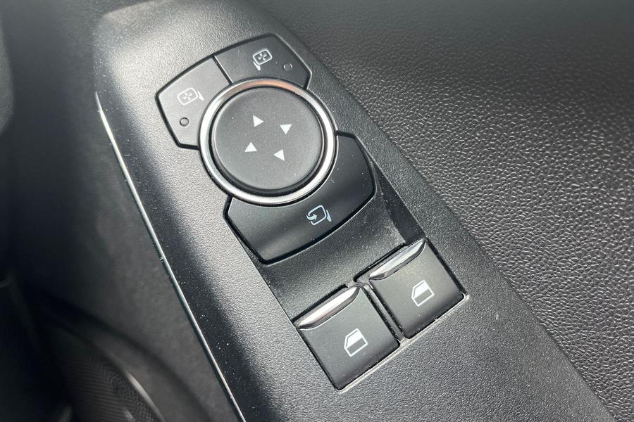 Ford FIESTA Photo autoimg-7ed7bdfb2d9e975db6df8e370f953b1e273a26d2.jpg