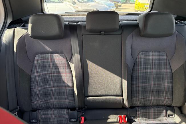 VOLKSWAGEN Golf Photo 29