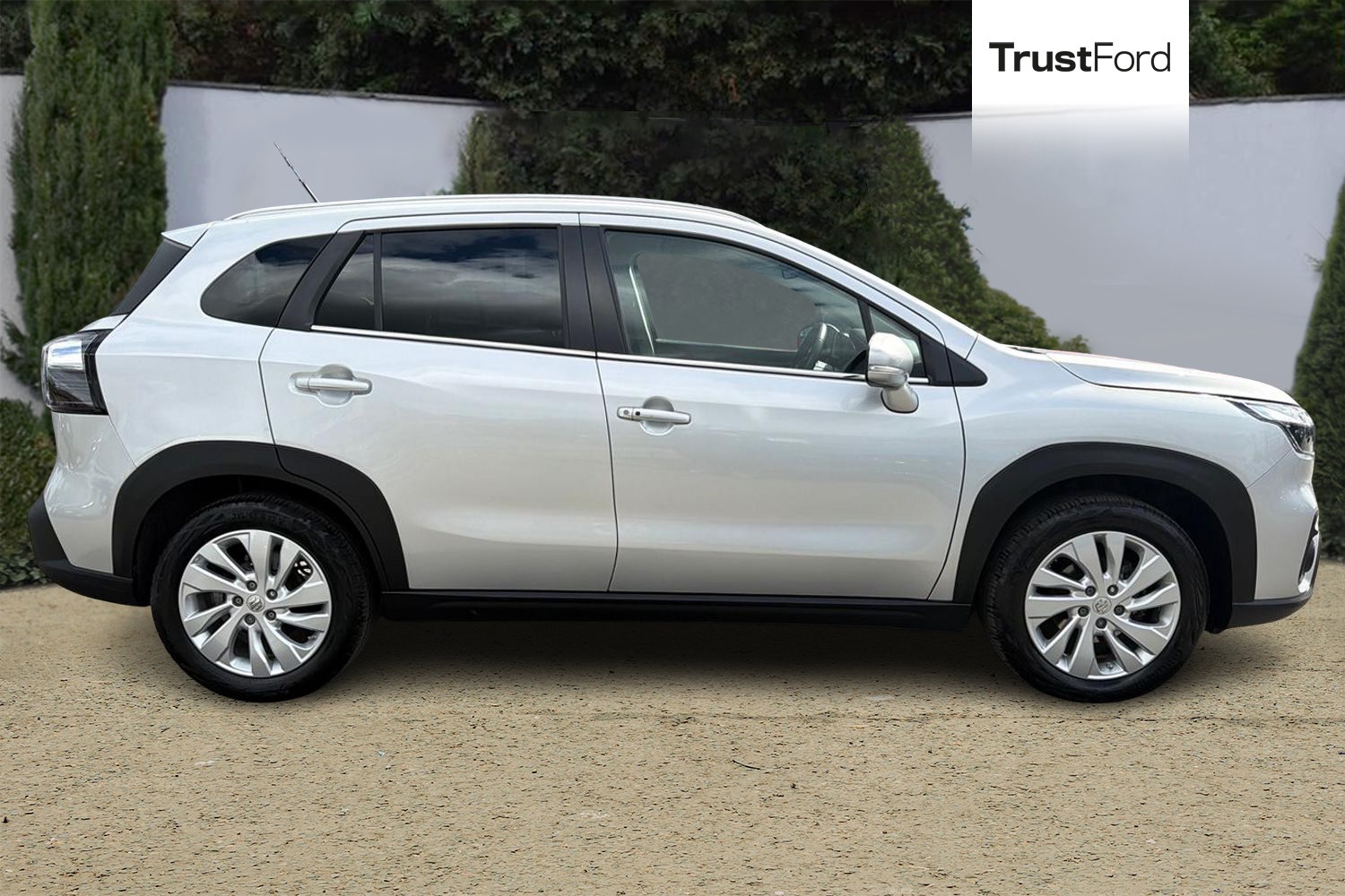 Suzuki S-Cross Photo 2