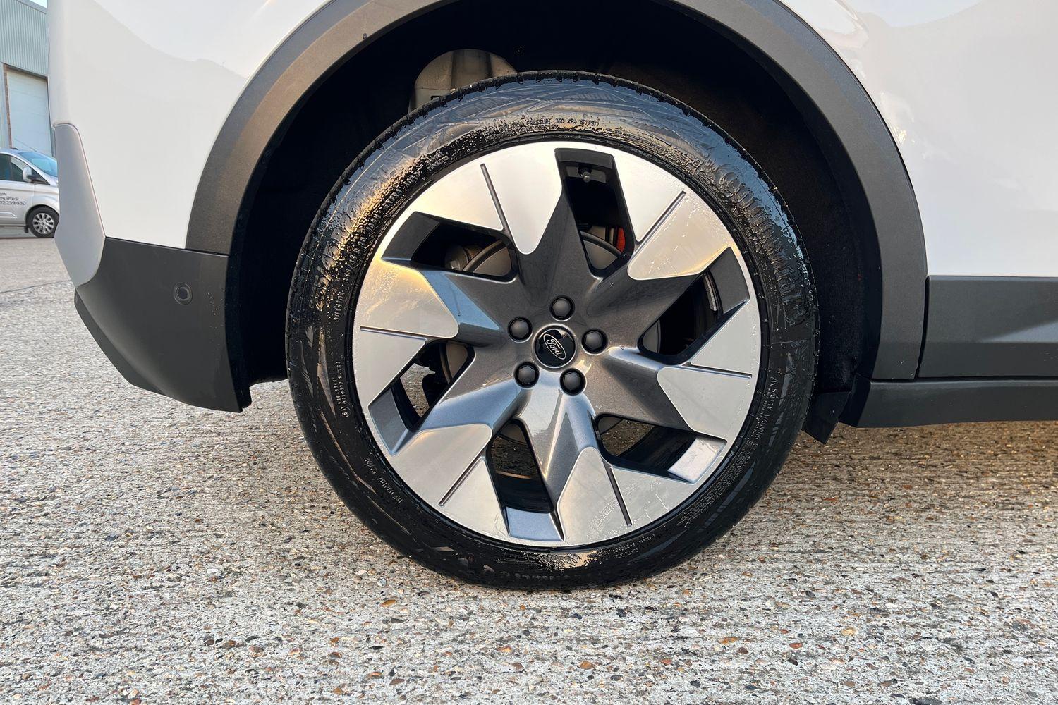 Ford Explorer Photo 7