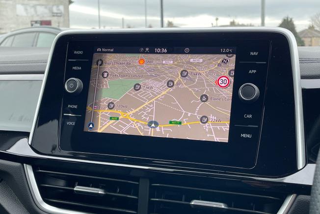 VOLKSWAGEN T-Roc Photo 14
