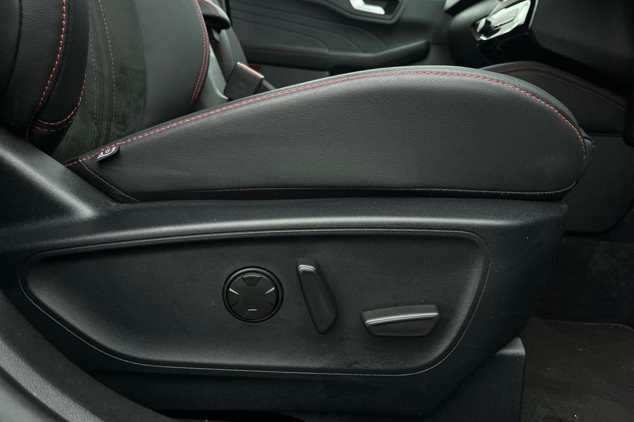 Ford KUGA Photo autoimg-7f1282c5ba3a4b27626dae7c6210473bd170cd40.jpg