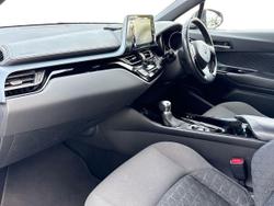TOYOTA C-Hr Photo 2