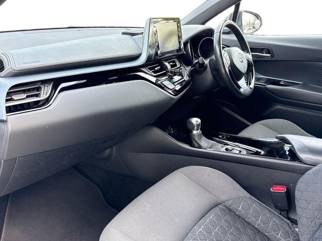 TOYOTA C-Hr Photo 2