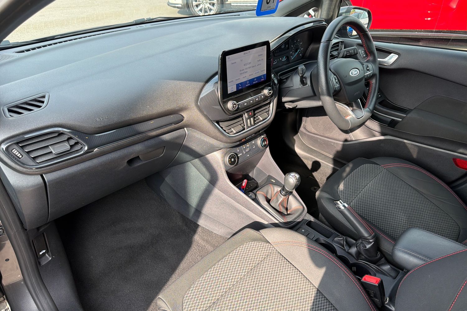 Ford FIESTA Photo 17