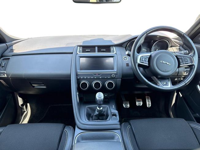 JAGUAR E-Pace Photo 10