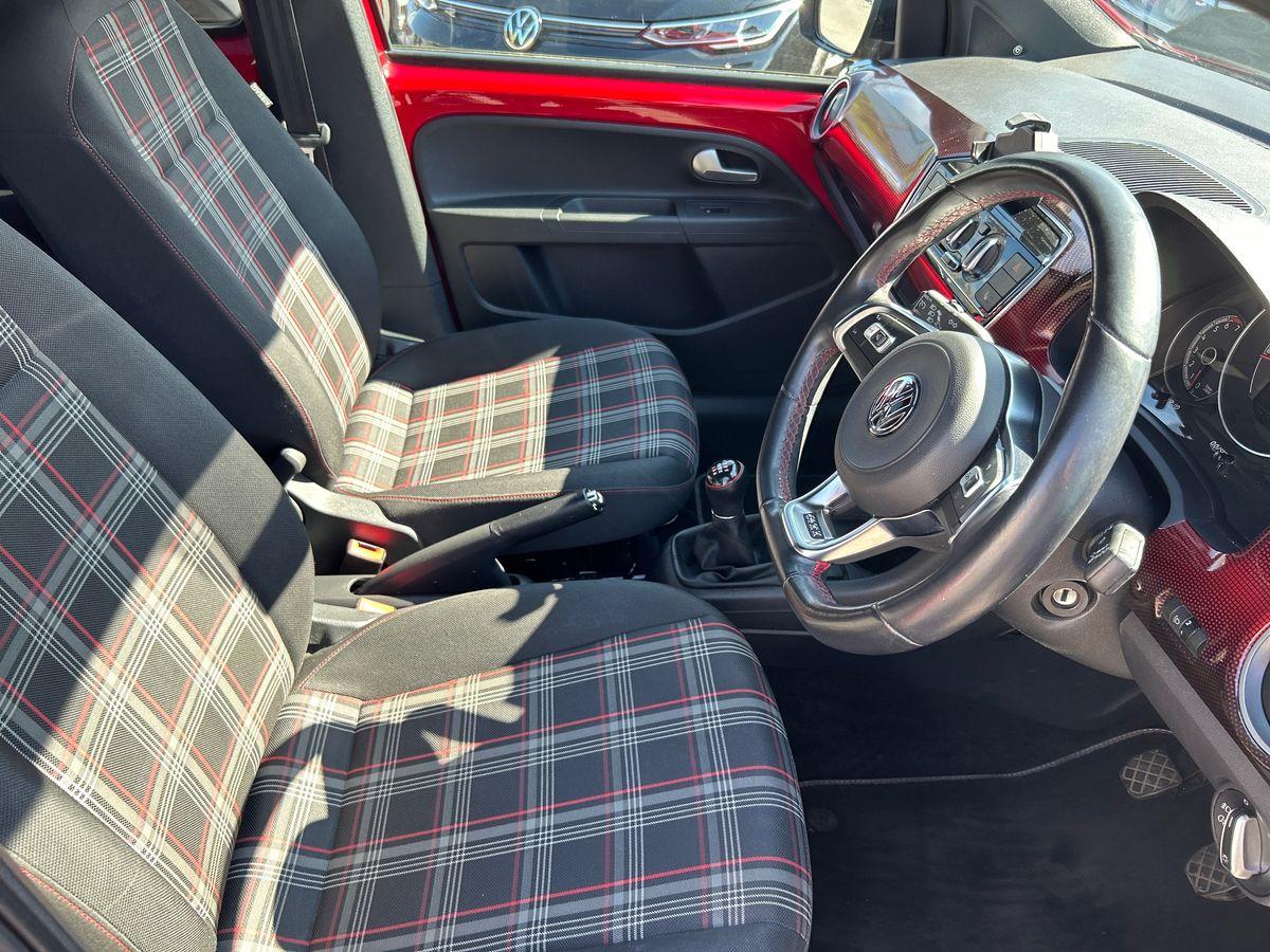 Volkswagen up! Photo autoimg-7f1e324e49a2562af5c3e8b2e35765295f7dce26.jpg